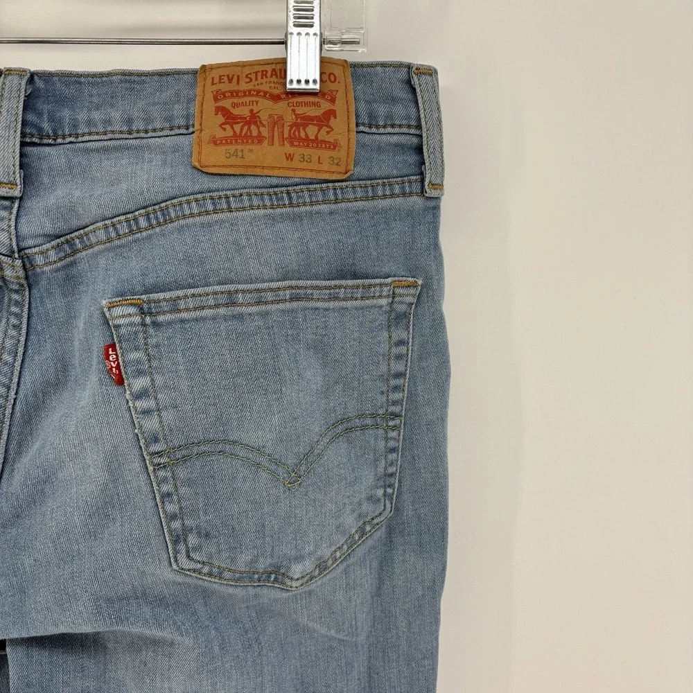Levis 541 Athletic Taper Jeans Mens 33x32 Fits 33X31 Light Wash Stretch Pants